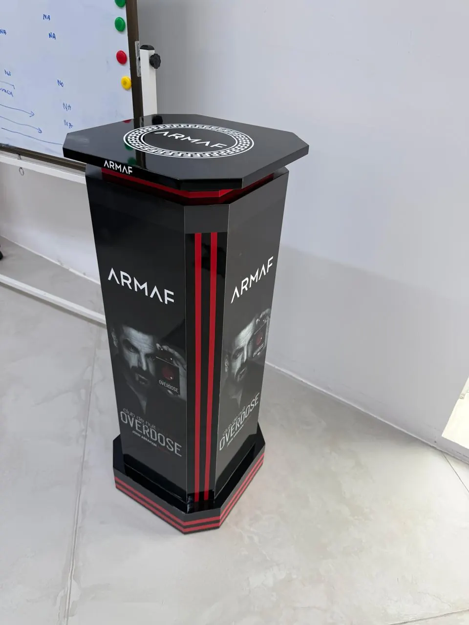 Branded product display plinth