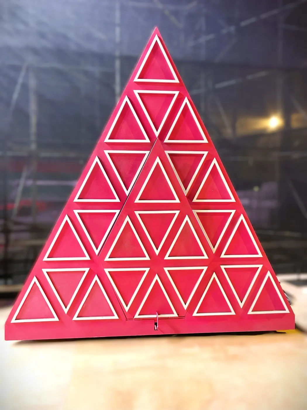 Opening pyramid prop with triangle panels