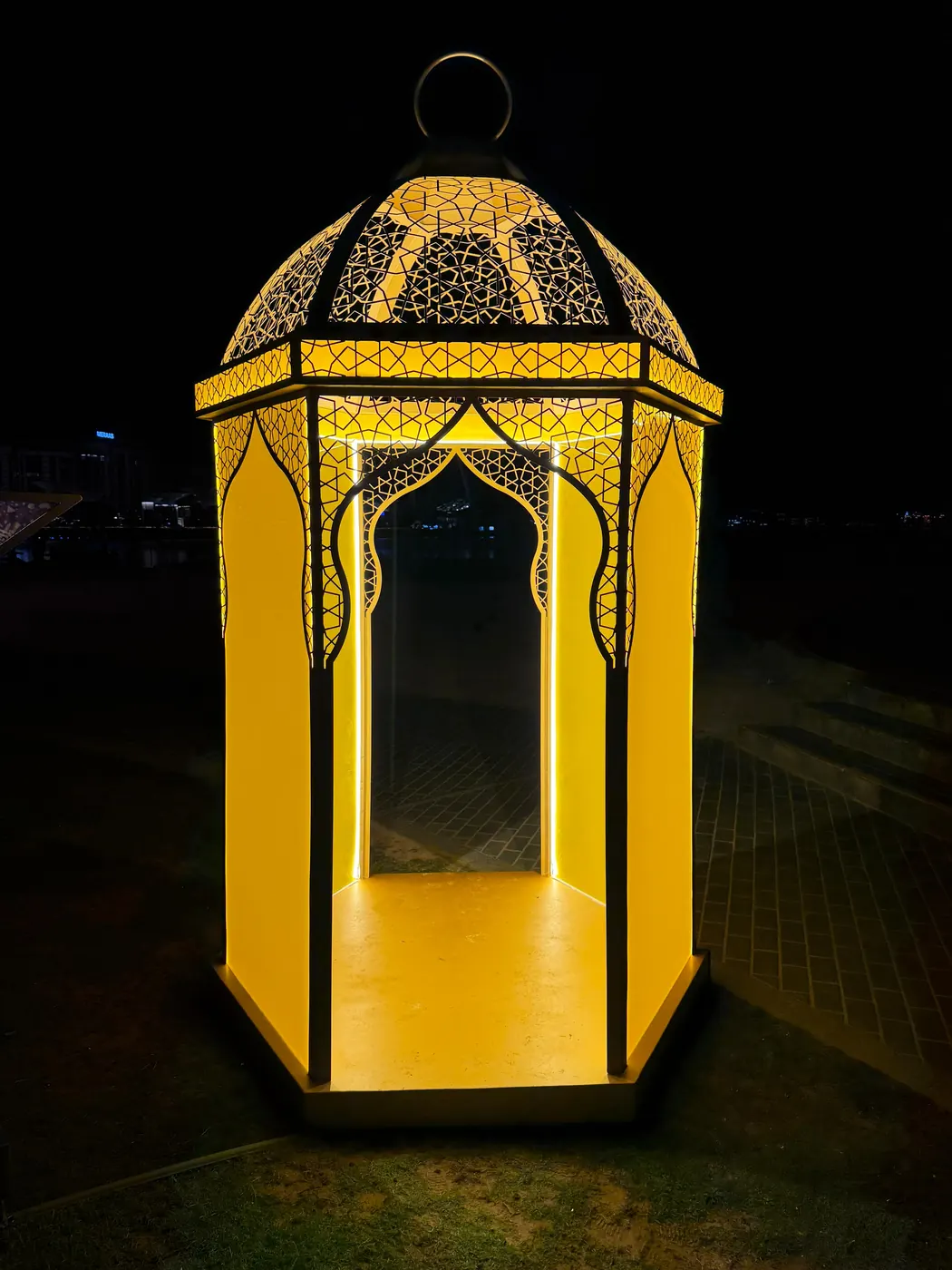 Walk-in lantern with cut pattern dome